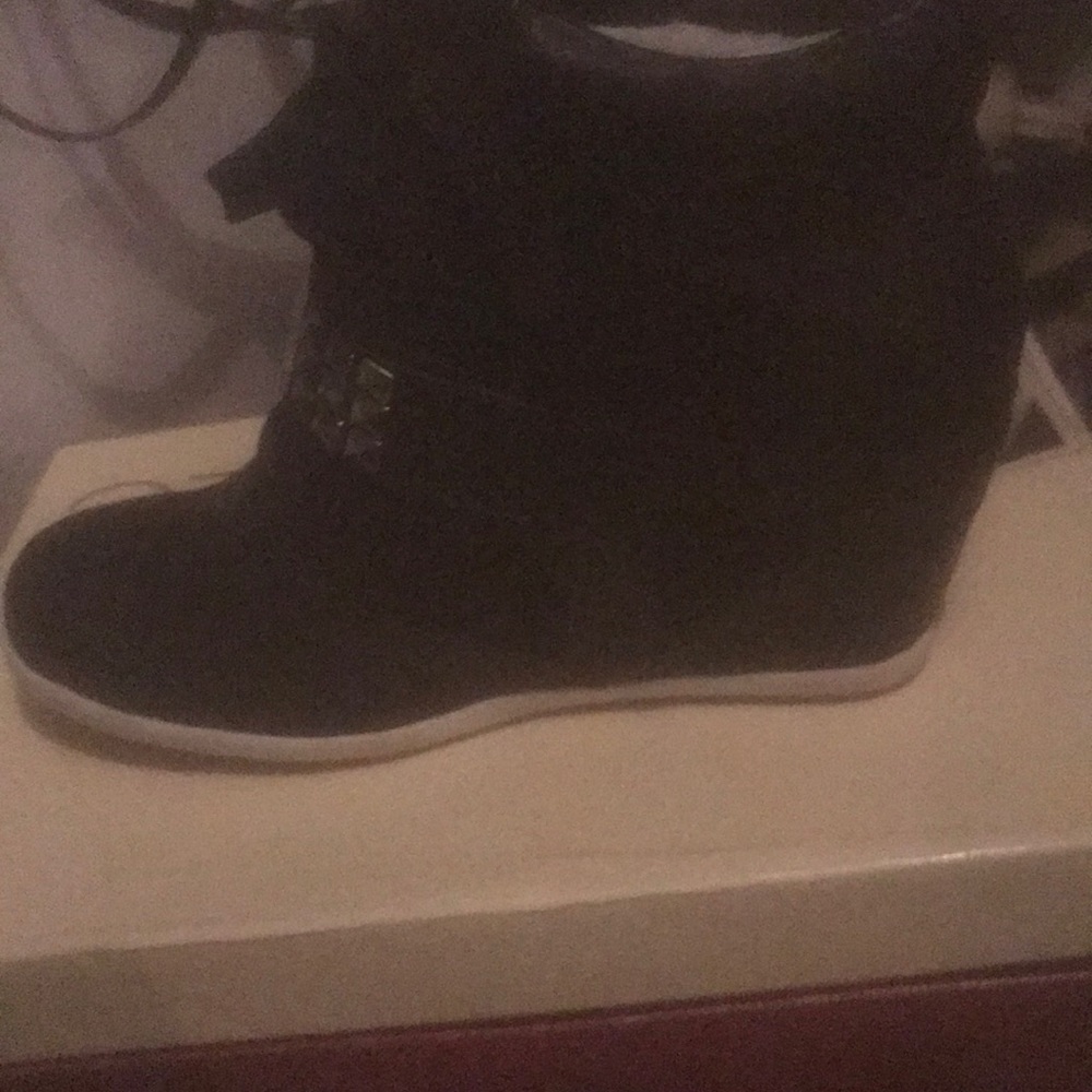 Wedge sneaker